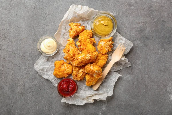Parchment Popcorn Chicken Sauces Grey Background — Stock Photo, Image
