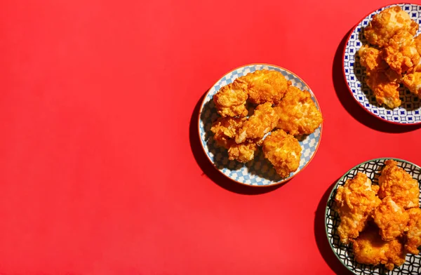 Plates Popcorn Chicken Color Background — Stock Photo, Image