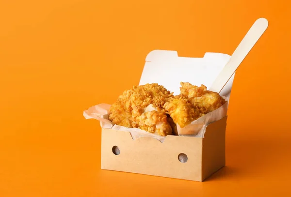Paper Box Tasty Fried Popcorn Chicken Color Background — Stock Photo, Image