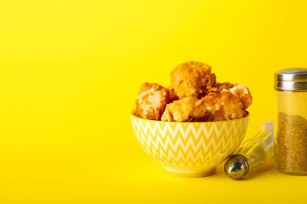 Bowl Tasty Fried Popcorn Chicken Spices Yellow Background — Stock Photo, Image