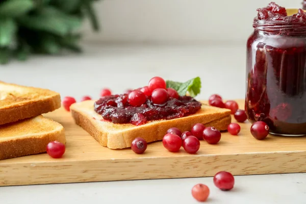 Board Toasts Cranberry Jam Light Background Closeup — Stock Photo, Image