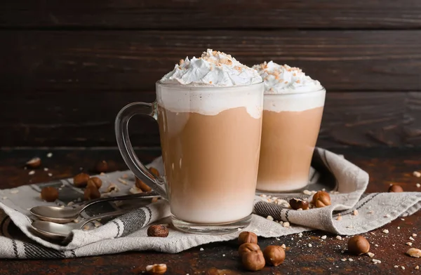 Glazen Kopjes Lekkere Latte Met Nootjes Tafel — Stockfoto