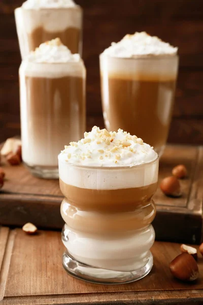 Glazen Van Lekkere Latte Met Nootjes Houten Ondergrond — Stockfoto