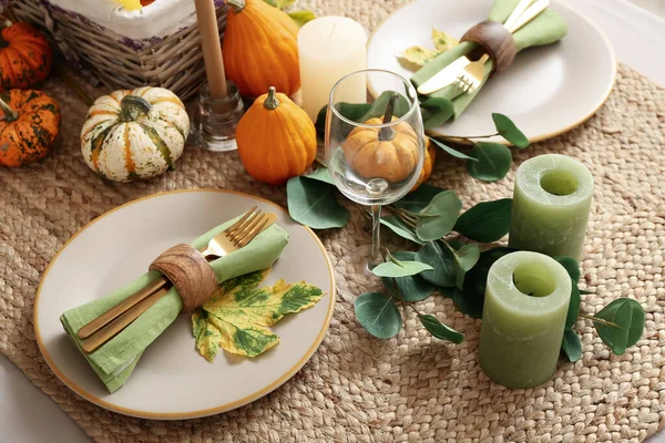 Herbstliche Tischdekoration Mit Frischen Kürbissen Und Blättern Raum — Stockfoto