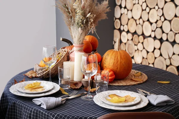 Autumn Table Setting Fresh Pumpkins Leaves Room — Stock Photo, Image