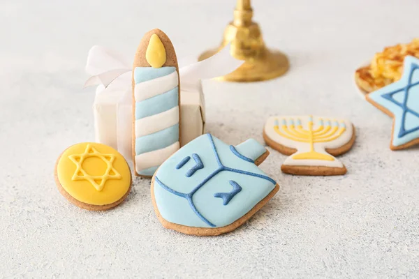 Sabrosas Galletas Para Celebración Hanukkah Sobre Fondo Gris —  Fotos de Stock