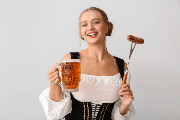 Mooie Vrouw Traditioneel Duits Kostuum Met Worst Mok Bier Grijze — Stockfoto