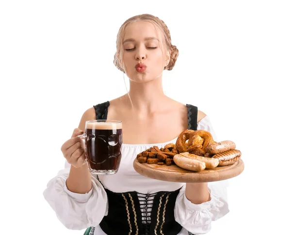 Krásná Žena Tradičním Německém Kostýmu Občerstvením Džbánem Piva Bílém Pozadí — Stock fotografie