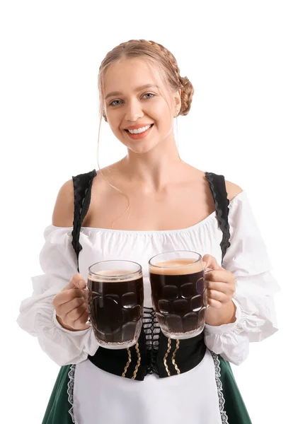 Vacker Kvinna Traditionell Tysk Kostym Och Med Muggar Vit Bakgrund — Stockfoto