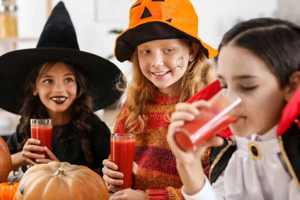 Lindos Niños Pequeños Celebrando Halloween Casa —  Fotos de Stock