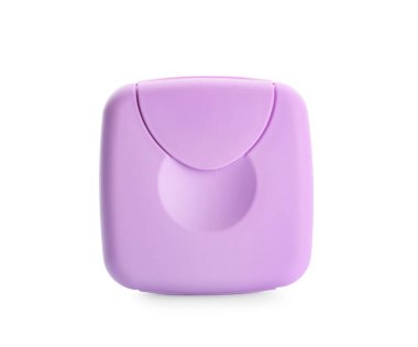 Beyaz arka planda kadınların tamponlarını saklamak için plastik kutu