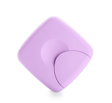 Beyaz arka planda kadınların tamponlarını saklamak için plastik kutu