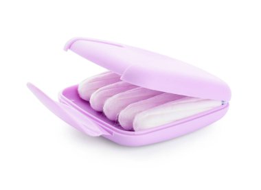 Beyaz arkaplanda ambalaj kutusu