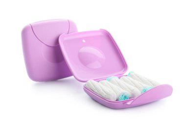 Beyaz arkaplanda ambalaj kutusu