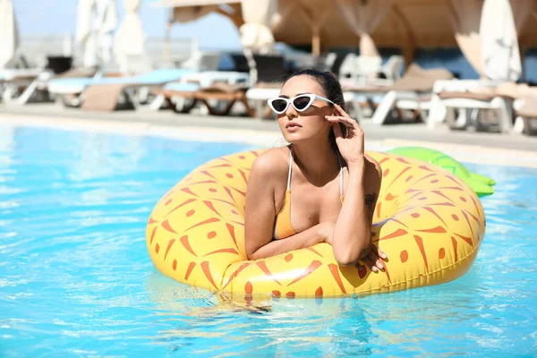 Young Woman Inflatable Ring Swimming Pool — Stock Photo, Image