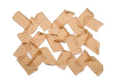 Beyaz arkaplanda kahverengi maske bandı şeritleri