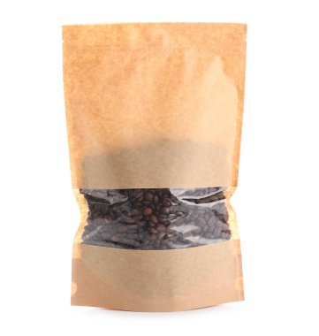 Beyaz arka planda kahve poşeti.