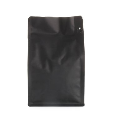 Beyaz arka planda siyah kahve torbası.