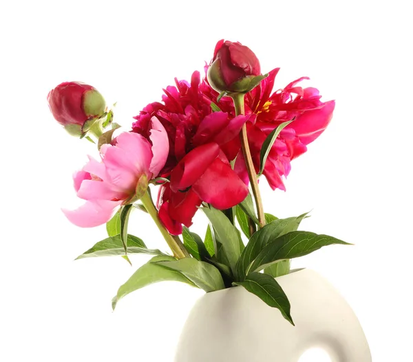 Beyaz arka plan üzerinde güzel Şakayık çiçekli vazo