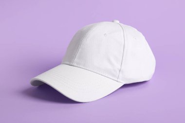 Leylak arka planında boş beyaz başlık