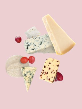 Beyaz arkaplanda lezzetli bir peynir parçası