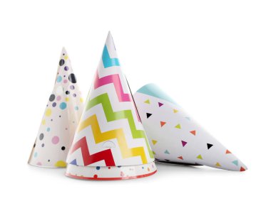 Beyaz arka planda farklı parti şapkaları