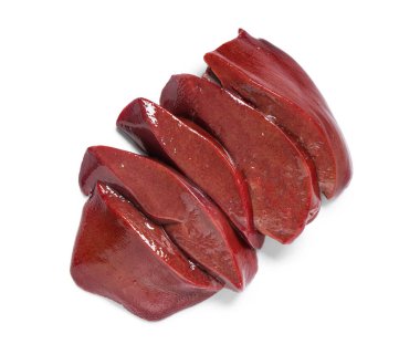 Beyaz arkaplanda çiğ karaciğer