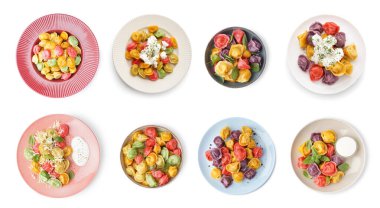 Beyaz arka planda renkli kaynamış hamur tatlısı seti, üst görünüm