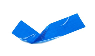 Beyaz arkaplanda izole edilmiş mavi maskeleme bandı şeridi, yakın plan