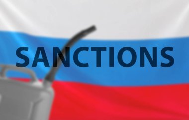 Beyaz zemin üzerinde plastik hortum olan plastik bir kutu.