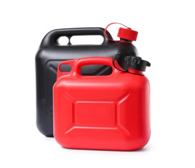 Beyaz arkaplanda farklı plastik kaplar