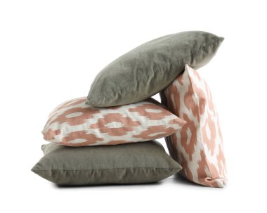 Beyaz arka plan üzerinde şık yastık