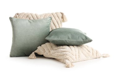 Beyaz arkaplanda yumuşak yastıklar