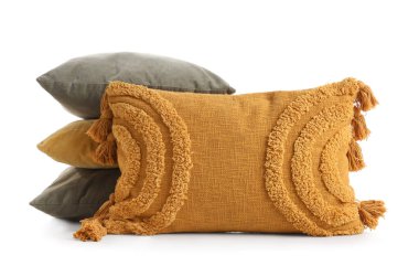 Beyaz arkaplanda yumuşak yastıklar