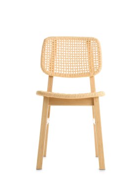 Beyaz arka planda modern hasır sandalye