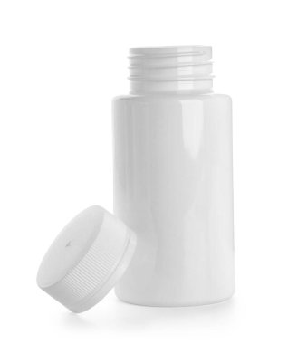 Beyaz arka planda boş plastik vitamin şişesi