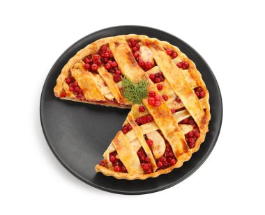 Beyaz arka planda lezzetli yaban mersinli bir tabak. Noel kutlaması