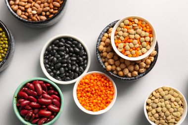 Işık arka planında farklı ham baklagiller