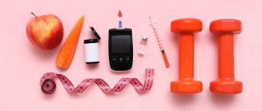 Pembe arka planda mızrak, yemek ve halterli glukometre. Diyabet kavramı