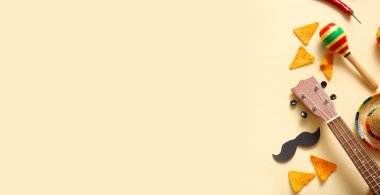 Gitarlı kompozisyon, Meksika marakosu ve renkli nachos. El Dia de Muertos