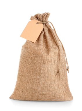 Beyaz arkaplanda boş etiketli tam torba