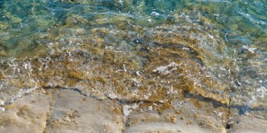 Temiz su ile deniz manzarası