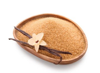 Beyaz zemin üzerinde bir tabak tatlı vanilya şekeri