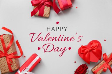 Sevgililer Günü için bir sürü hediyeli tebrik kartı. 