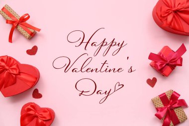 Sevgililer Günü için bir sürü hediyeli tebrik kartı. 