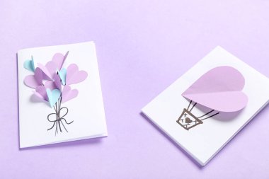 Leylak arkaplanındaki Sevgililer Günü kutlaması için güzel tebrik kartları