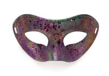Beyaz arka planda Mardi Gras kutlamaları için mor karnaval maskesi