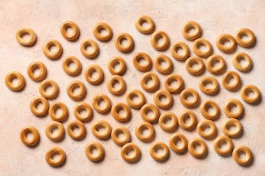 Bej grunge arka planda lezzetli simit