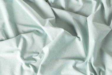 Arkaplan olarak buruşmuş açık yeşil masa örtüsü, üst görünüm