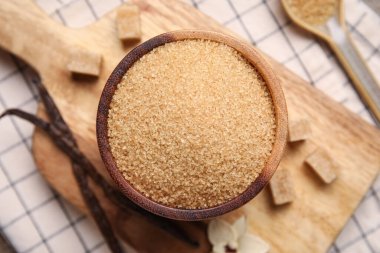 Bir kase vanilya şekeri ve peçeteli kapsüller.